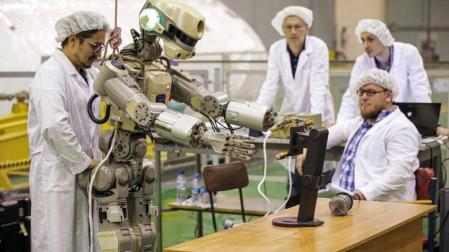 El robot ruso "Fiódor" tuitea desde el espacio y se queja de "atascos"