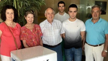 Foto imagen de los premiados con 6 televisores