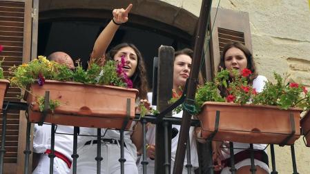 Todas las fotos del cohete de fiestas de Pitillas, celebrado este año en honor a los voluntarios de las inundaciones. Además, a los recién nacidos se les impuso el pañuelo junto a sus padres.