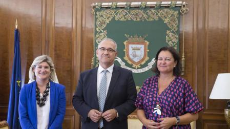Enrique Maya se reúne con la comisaria del Xacobeo 2021