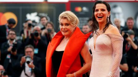 Catherine Denueve y Juliette Binoche, juntas en Venecia.