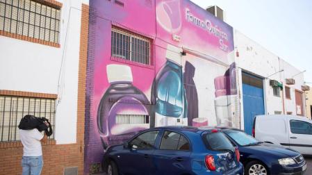 Fachada de la nave industrial de la empresa Farma-Química Sur SL.