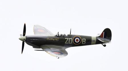 La vuelta al mundo en un caza Spitfire de la Segunda Guerra Mundial
