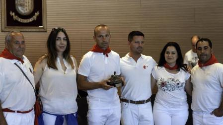 Todas las fotos del cohete anunciador de las fiestas de Berriozar 2019, lanzado por la Asocación de Amigos del Sáhara.