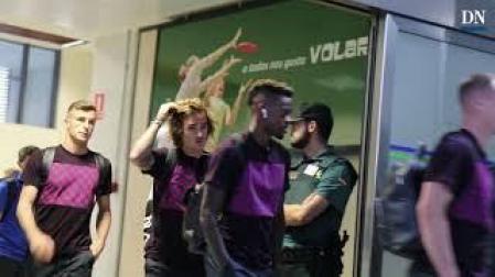 Llegada del Barcelona al aeropuerto de Noáin-Pamplona