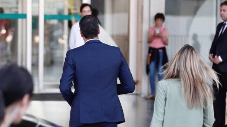 Pedro Sánchez acude al hospital para visitar al rey Juan Carlos