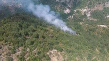 Este jueves se ha declarado un incendio en la sierra de Lóquiz, en el término municipal de Eulate, en cuyas labores de extinción han trabajado numeroros medios terrestres y aéreos