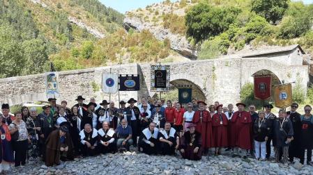 Los Tenampas y Osasuna femenino, cofrades de honor del Queso Roncal