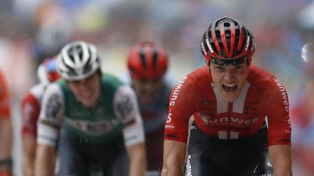 El ciclista alemán del equipo Sunweb, Nikias Arndt, se ha proclamado el vencedor la octava etapa de la Vuelta a España 2019, con salida en la localidad tarraconense de Valls y meta en la barcelonesa de Igualada, con un recorrido de 166,9 kilómetros y en la que el francés Nicolas Edet (Cofidis) se enfundó el maillot de líder.
