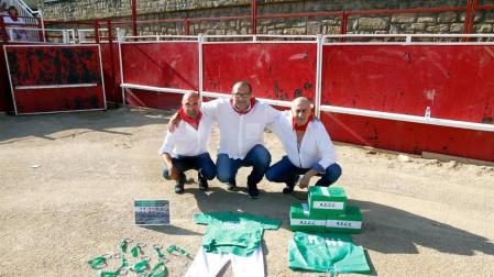 Los tres organizadores, por la izda: Fran Salvatierra (Milagro), Josean Jiménez (Santacara) y José Manuel Bienzobas (Arguedas).