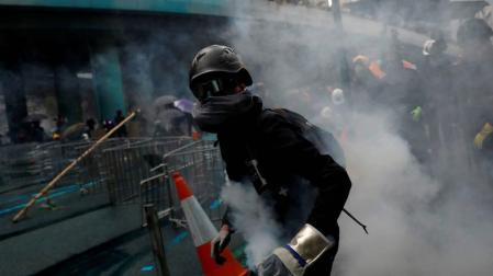 Los hongkoneses responden con los enfrentamientos más fuertes de las últimas semanas