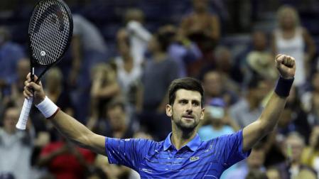 Djokovic y Federer se exhiben en el US Open; Medvedev y Wawrinka avisan