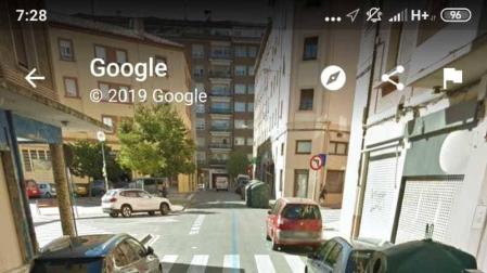 La Ordenanza vigente en Pamplona desde el 2 de agosto, prohíbe aparcar en los 5 metros previos a un paso peatonal