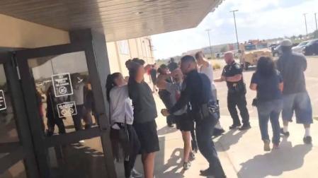 Cinco muertos y 21 heridos en un tiroteo en Texas