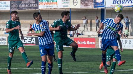 El Izarra estrena el nuevo césped con tres puntos