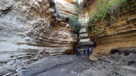 Mueren 5 turistas y un guía tras las riadas en un famoso parque nacional de Kenia