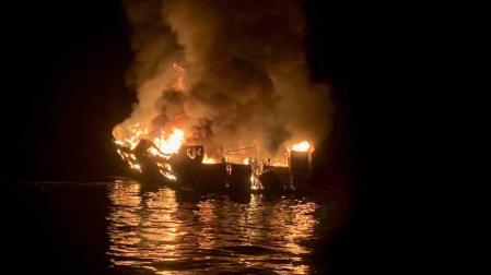 Al menos 34 desaparecidos tras el incendio de un barco en la costa de California