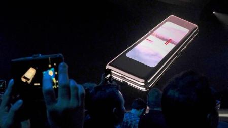 Samsung anuncia por sorpresa el lanzamiento de su smartphone plegable