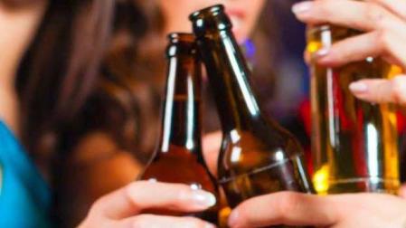 Dasalojados 21 y 50 jóvenes en dos fiestas en sendos pisos de San Juan e Iturrama