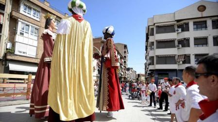 Todas las fotos del encierro y de la comparsa de gigantes y cabezudos de fiestas de Peralta 2019