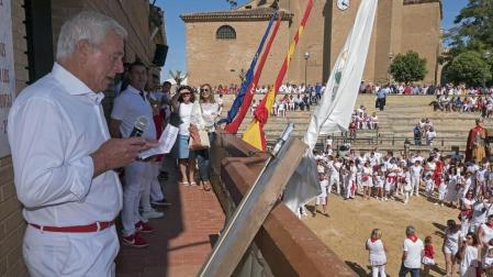 Eduardo Sanz, teniente de alcalde y concejal de Cárcar, fue el encargado de iniciar las fiestas en honor a la Santa Cruz