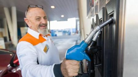 El precio de los carburantes sube en la Ribera por tercer verano consecutivo