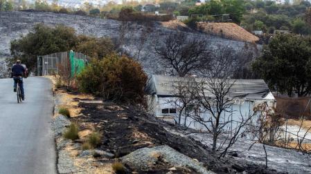 Los vecinos de El Ronquillo (Sevilla) vuelven a sus casas tras quedar estabilizado el incendio
