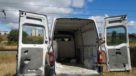 Furgoneta en la que se había trasladado al animal hasta Pamplona.