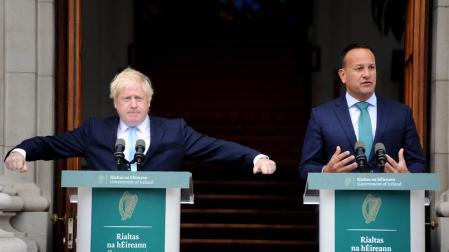 El primer ministro irlandés, junto a Boris Johnson.