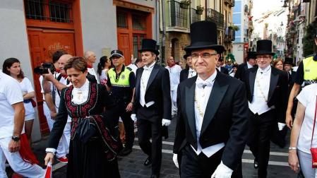 Pamplona empieza a debatir sobre el traje de gala de los Corporativos