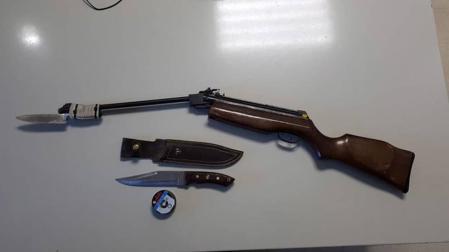 Intervienen un machete y una carabina a un conductor que circulaba sin seguro ni ITV