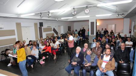 Buñuel critica al Gobierno por no informarle de 2 pisos para 15 'menas'