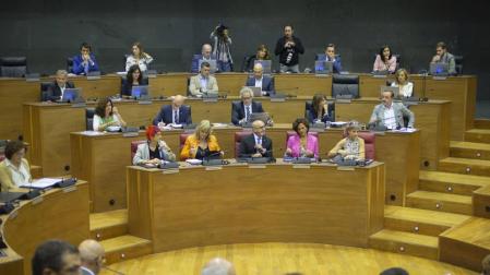 20 centímetros separan al 'Gobierno de las sillas'