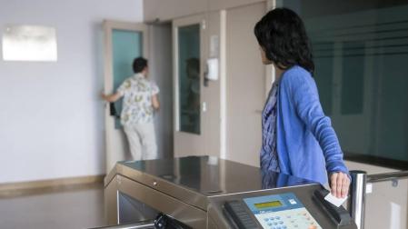 El pago de horas extras baja en Navarra por primera vez desde el año 2013