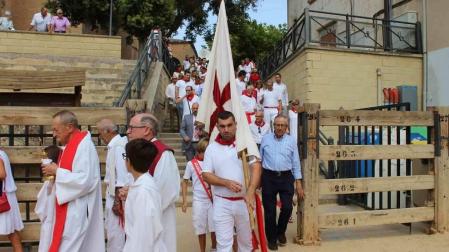 Jotas, bailes y solemnidad por la Santa Cruz en Cárcar