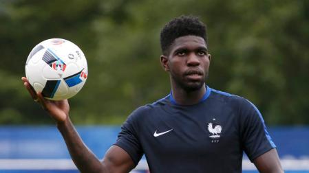 El Barça ficha por 25 millones de euros al francés Samuel Umtiti