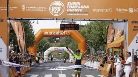 Fotos de la llegada y el podio del Pamplona-Puente la Reina Skate Marathon (P2P)