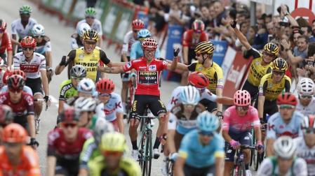 Jakobsen se impone en Madrid y Roglic se corona como vencedor de la Vuelta