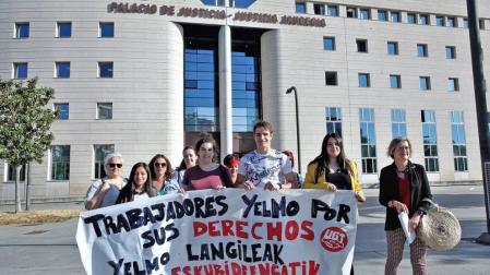 Concentración de los trabajadores de los Cines Yelmo de Itaroa