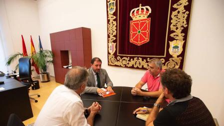 El presidente del Parlamento y UAGN abogan por medidas a favor del equilibrio territorial