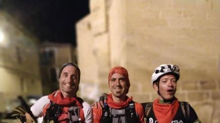 Xabier Arkarazo, Xabier Rivas y Xabier Egiarte después de ser recibidos en Mélida.