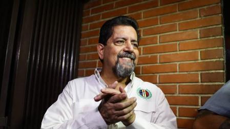 El primer vicepresidente de la Asamblea Nacional de Venezuela, Édgar Zambrano, tras su liberación.
