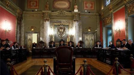 Los magistrados Andrés Martínez Arrieta, Andrés Palomo del Arco y Antonio del Moral García presiden la vista pública celebrada este miércoles en el Tribunal Supremo para revisar la condena de la agresión de Alsasua