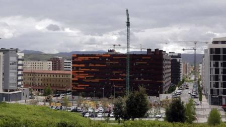 2019. El convento de las monjas Blancas, ahora prácticamente engullido por los edificios residenciales de Lezkairu.