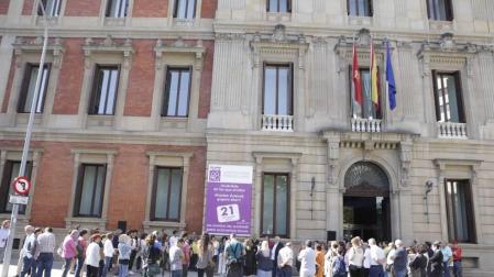 El Parlamento de Navarra ha evidenciado su adhesión al Día Mundial del Alzheimer con la participación de representantes de todos los grupos en un acto conmemorativo organizado por el Legislativo Foral junto a la Asociación de Familiares de Alzheimer de Navarra (AFAN).