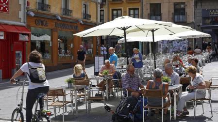 Aranzadi plantea revisar las tasas de las terrazas de los bares en Pamplona