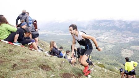 Cerca de 200 corredores afrontaron este domingo por la mañana el XI Kilómetro Vertical Uharte-Beriain carrera en la que Iban Murua y Ainhoa Sanz se impusieron al resto,