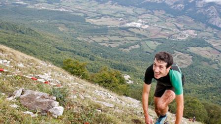 Mikel Beunza, campeón navarro de Kilómetro Vertical, durante la prueba del pasado domingo en las laderas del Beriáin (San Donato).