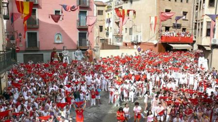 El alcalde, Gorka García Izal, prendió la mecha del cohete de fiestas de Corella tras solicitar a los presentes “respeto y alegría” en las fiestas.