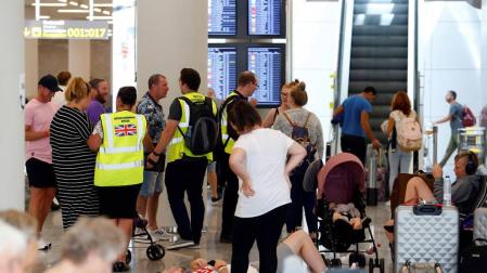 Pasajeros en el aeropuerto de Mallorca afectados por la suspensión de pagos del turoperador Thomas Cook